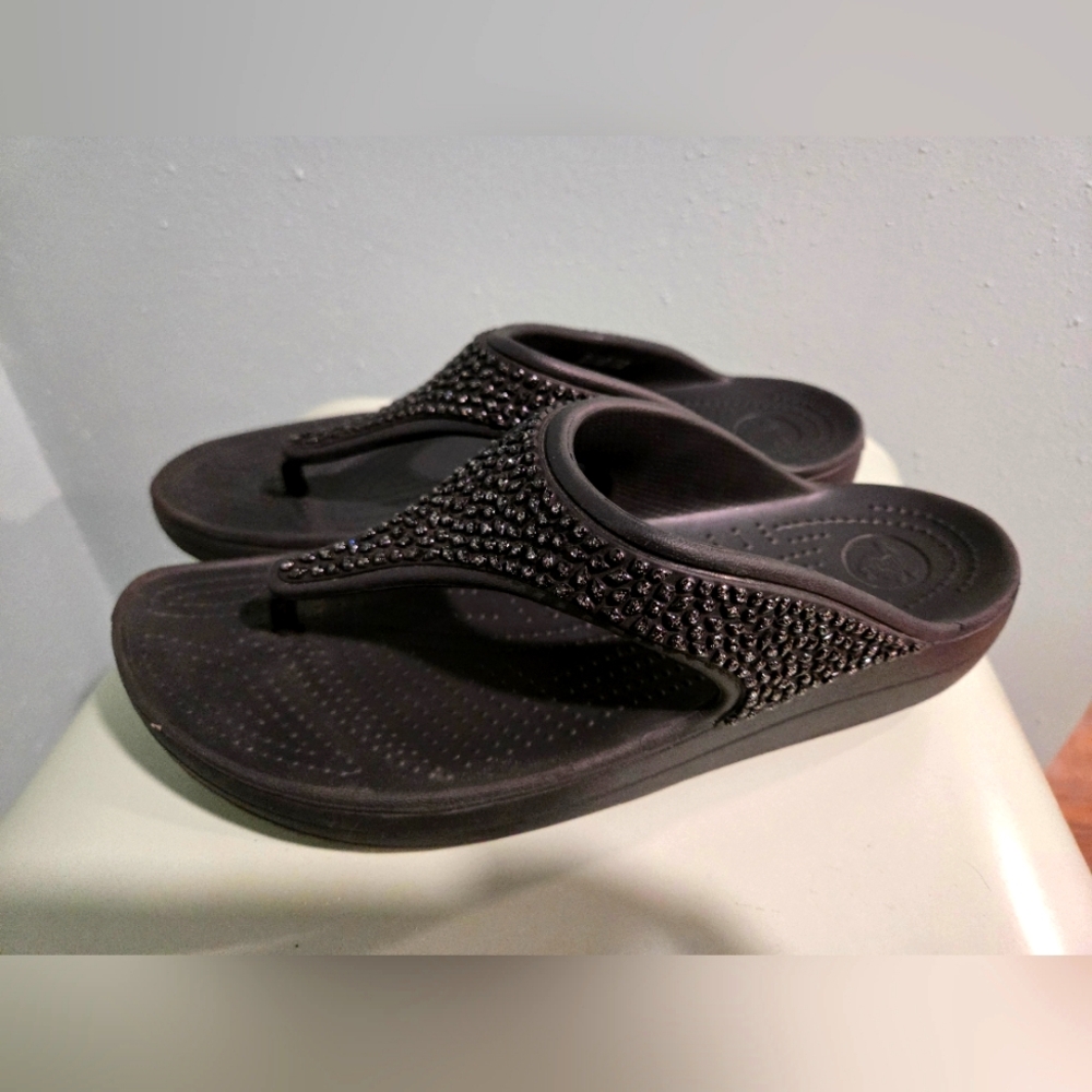 Crocs Sloane Diamante Size 10 Black Embellished Wedge Thong Sandals Women's EUC